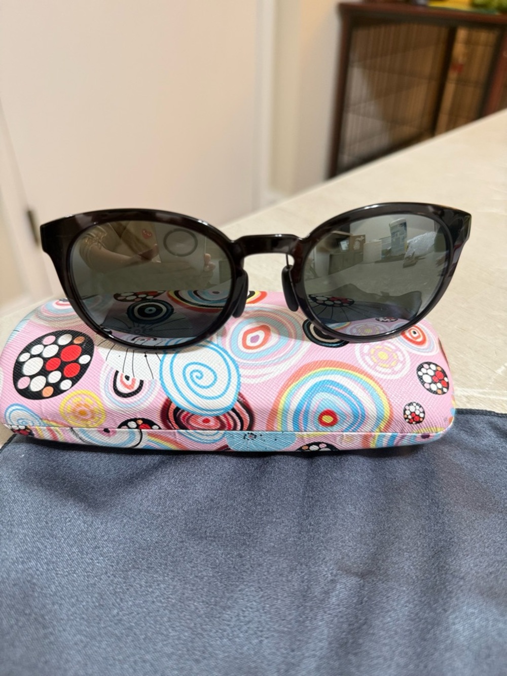 Maui Jim Black Women's Cat-Eye Sunglasses – Classic Polarized Style MJ420 11T